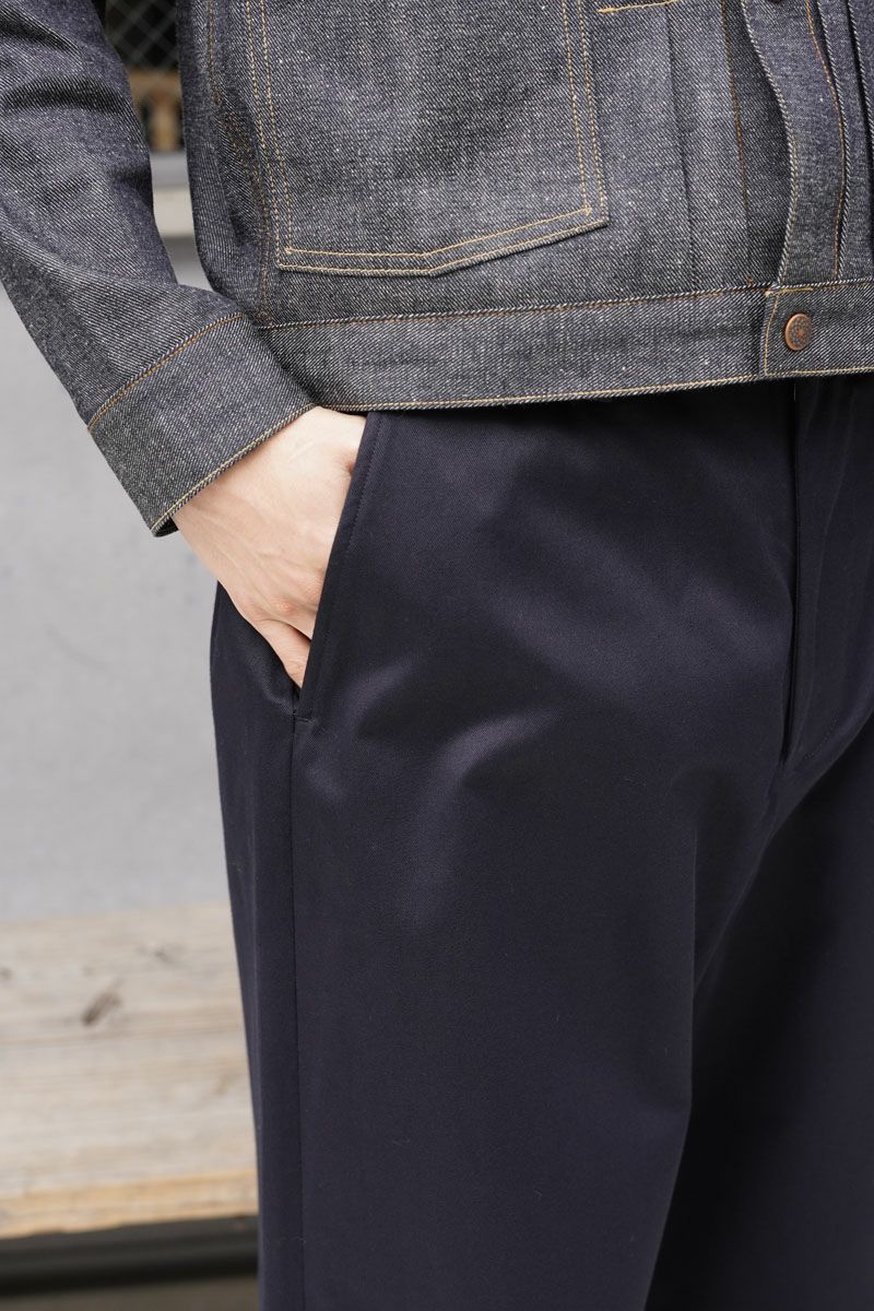 NO TUCK WIDE CHINO TROUSERS[NAVY]