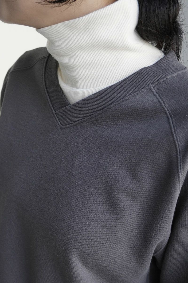 V NECK SWEAT[CHARCOAL] | 1LDK ONLINE STORE