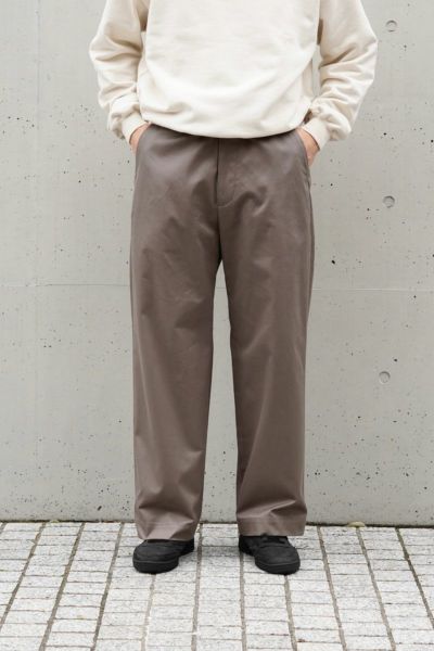 NO TUCK CHINO TROUSERS[CHARCOAL]