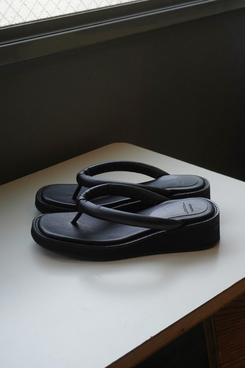 PADDED STRAP FLIP FLOP[BLACK] | 1LDK ONLINE STORE