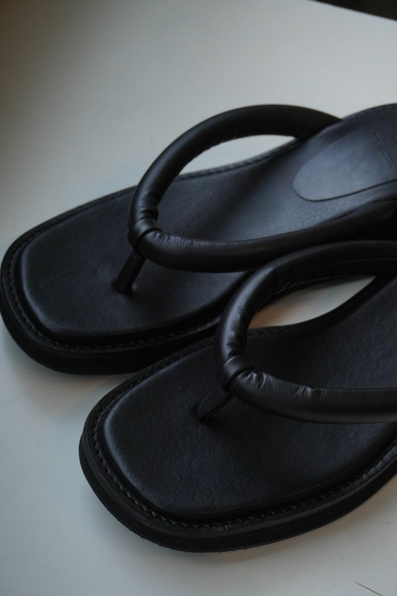 PADDED STRAP FLIP FLOP[BLACK] | 1LDK ONLINE STORE