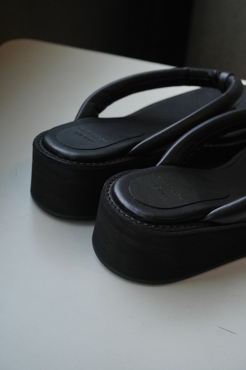 PADDED STRAP FLIP FLOP[BLACK]