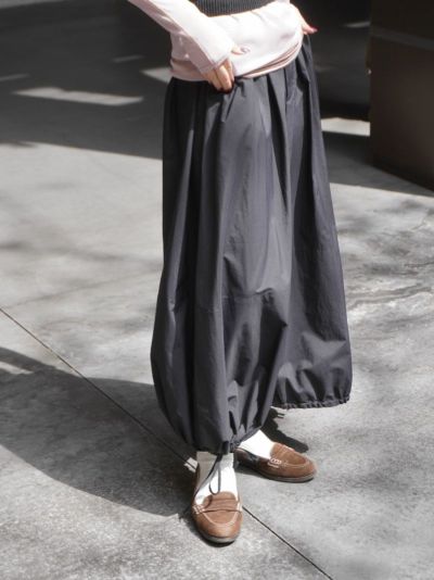 LIGHT NYLON VOLUMED SKIRT[BLACK]