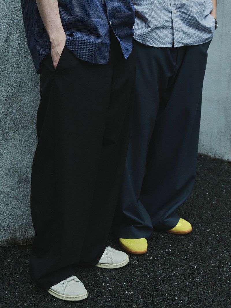 UNIVERSAL PRODUCTS. サマーウールカーゴパンツ SUMMER WOOL WIDE TROUSERS[NAVY BLUE] | 1LDK (ワンエルディー