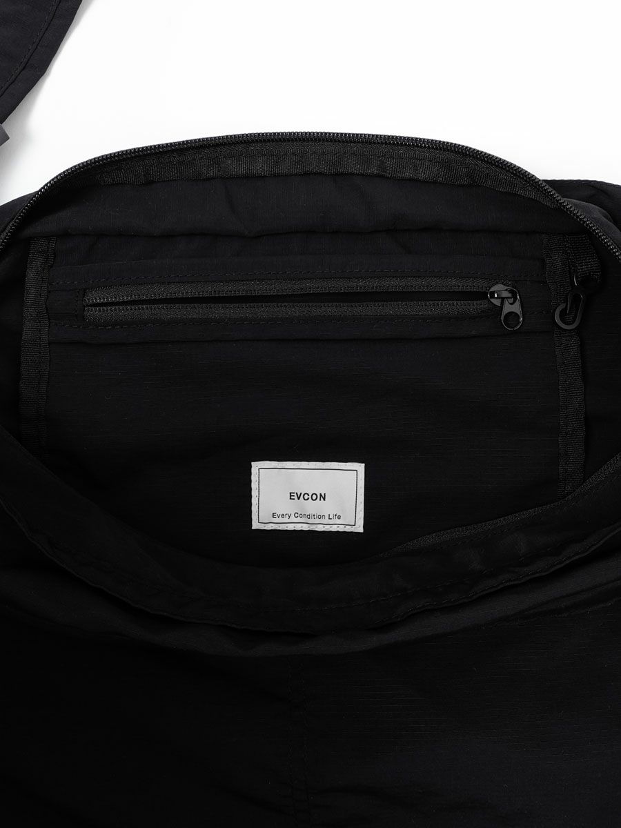 BIG NYLON SHOULDER BAG[BLACK] | 1LDK (ワンエルディーケー) 公式サイト