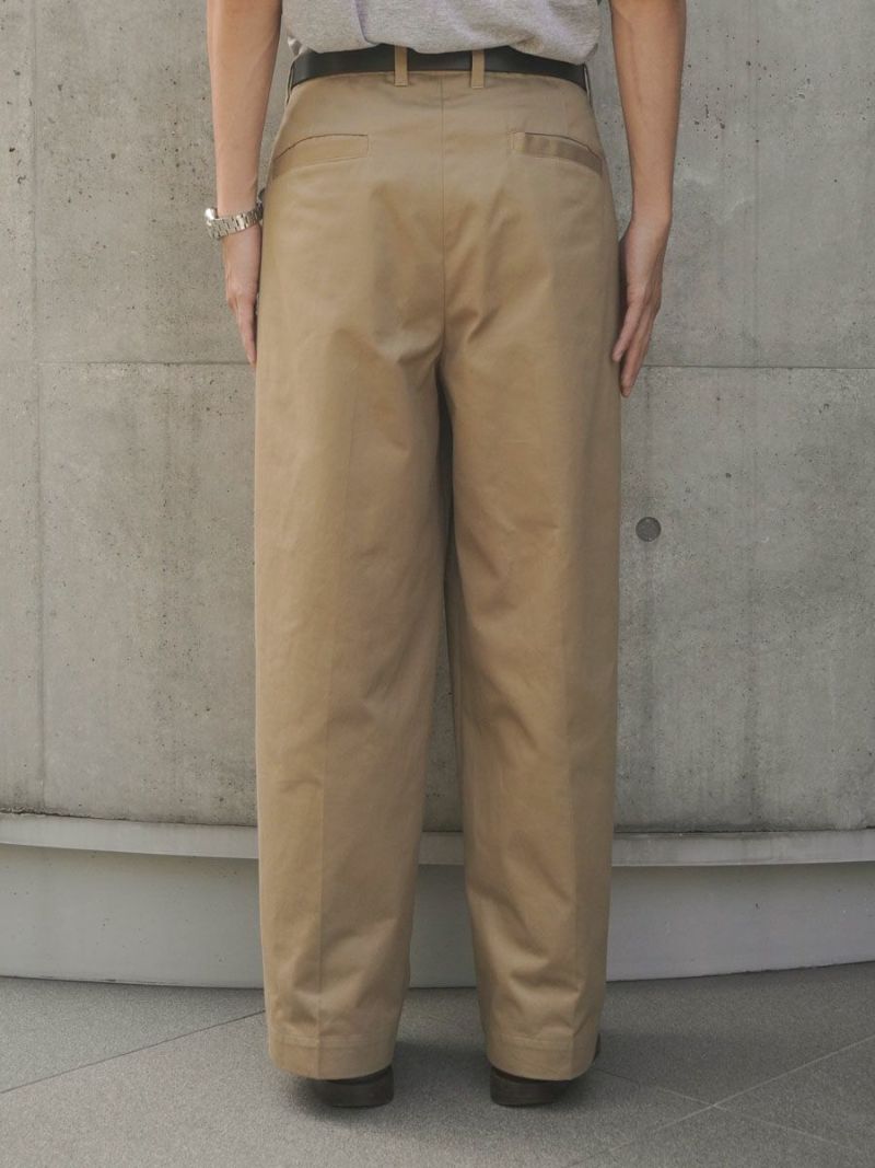 パンツ universal products 2tuck chino trousers UNIVERSAL PRODUCTS - 【残りわずか】2Tuck Wide Chino Trousers