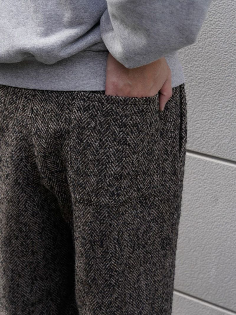 Walk Easy Trousers[HERRINGBONE] | 1LDK (ワンエルディーケー) 公式サイト