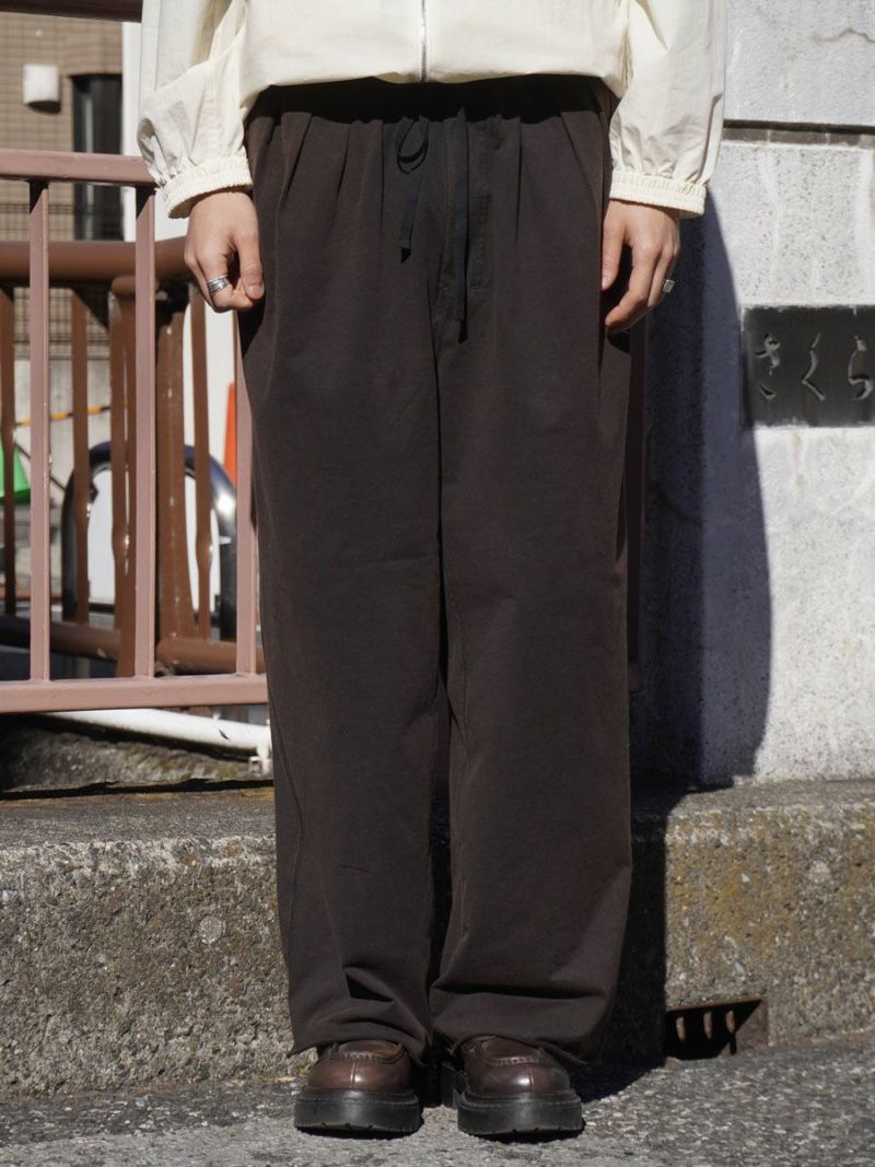 DRAPE WIDE EASY CUT SLACKS[BLACK] | 1LDK (ワンエルディーケー) 公式