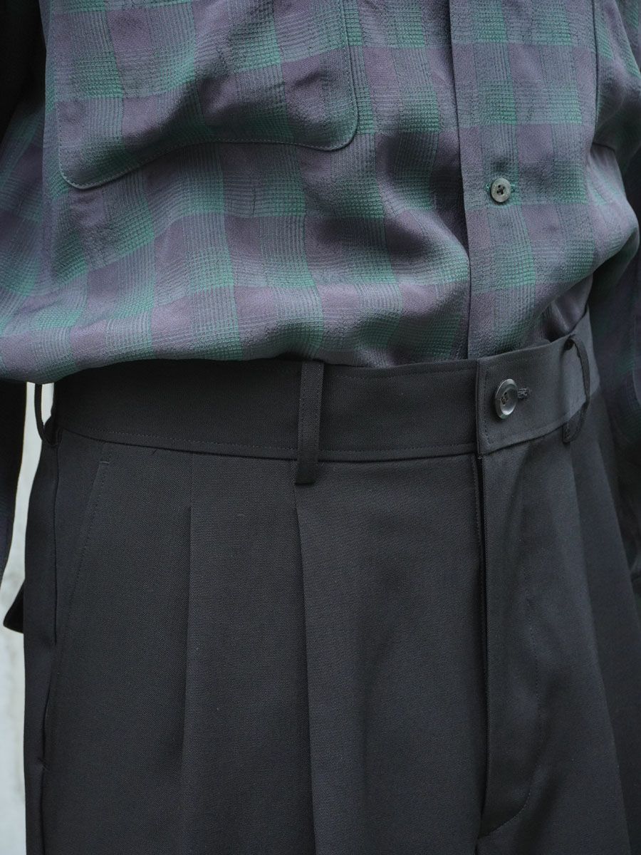 THE SLACKS BELTED 2 TUCK[BLACK] | 1LDK (ワンエルディーケー) 公式サイト